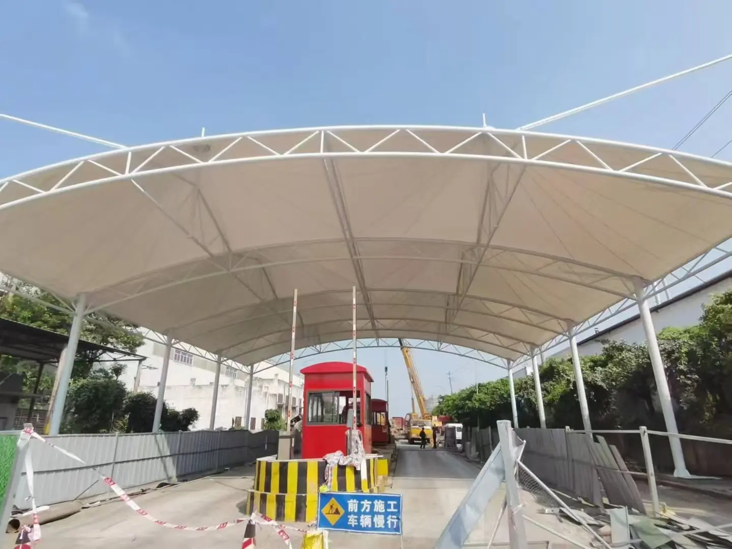 【贵州黔西南雨棚】怎么选择【源头工厂】:解决雨棚建造盲目选择的选型标准